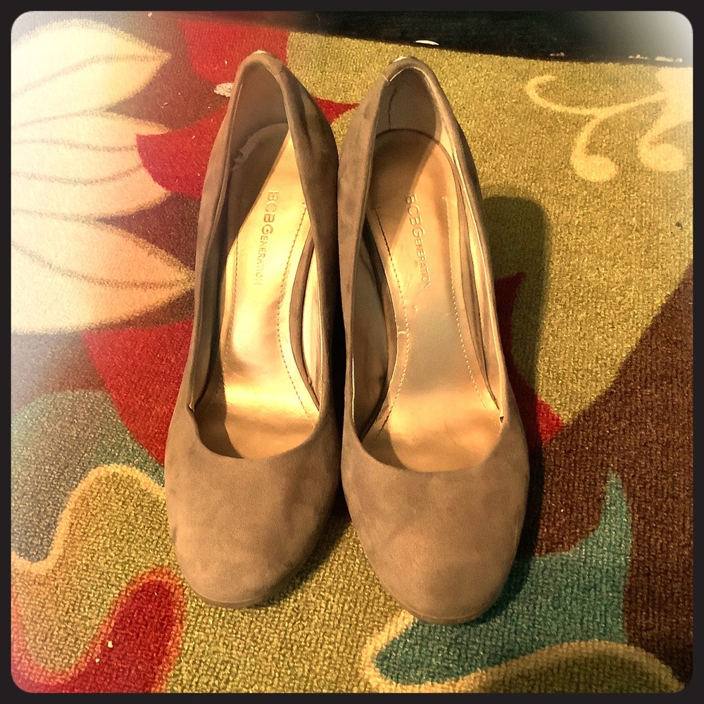Dark tan pair of wedges for the workplace